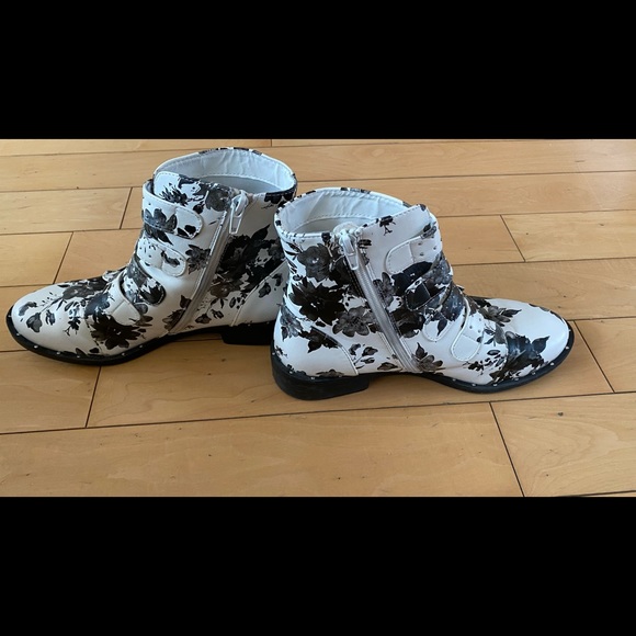 Bar III black and white floral combat style boots size 7 - Picture 3 of 5